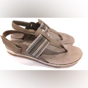 Sorel Women's OutNAbout Sandals 9.5 Vulcanized rubber compound for wet traction